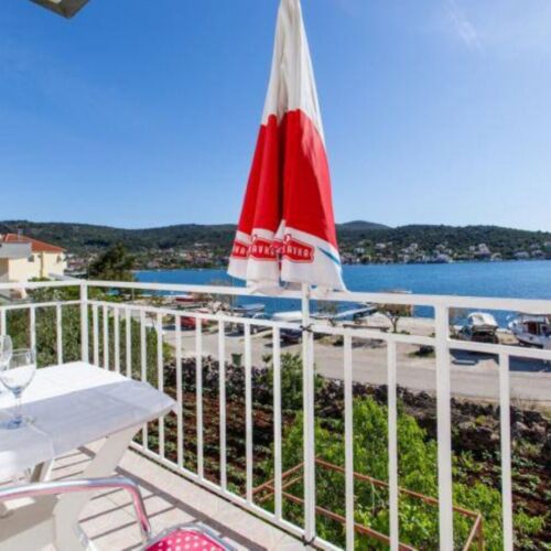 Sea View 3-Room Air Conditioned Apartment for 5 Persons