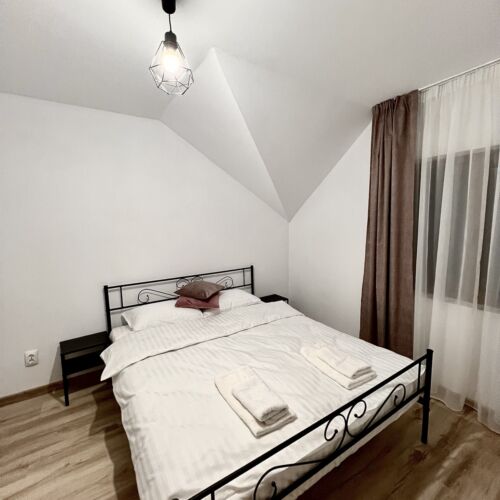 Casă de vacanță cu vedere spre râu cu vedere spre munte pentru 14 pers. (se inchirieaza doar integral)