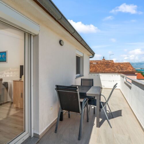 Apartament cu aer condiționat cu vedere spre mare cu 2 camere pentru 4 pers.