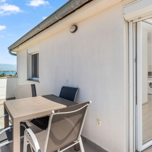 Apartament cu aer condiționat cu vedere spre mare cu 2 camere pentru 4 pers.