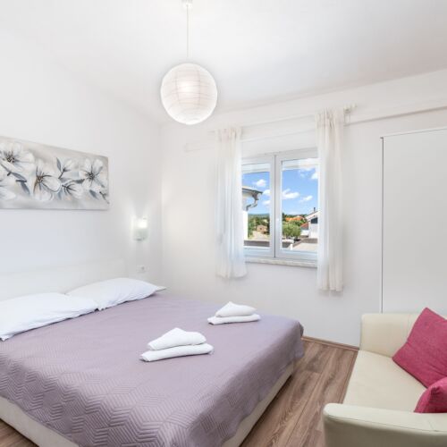 Apartament la etaj cu aer condiționat cu 3 camere pentru 6 pers.