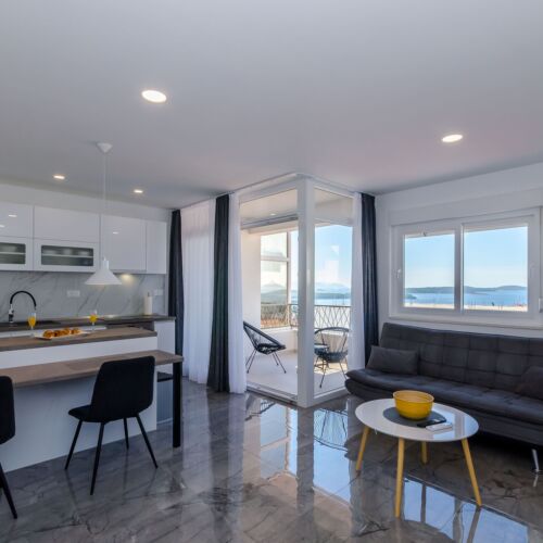 Apartament cu aer condiționat cu vedere spre mare cu 1 camera pentru 2 pers.