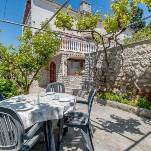 Apartament 5-osobowy z klimatyzacją na parterze z 3 pomieszczeniami sypialnianymi