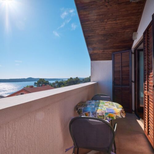 Apartament 3-osobowy z klimatyzacją z widokiem na morze z 2 pomieszczeniami sypialnianymi