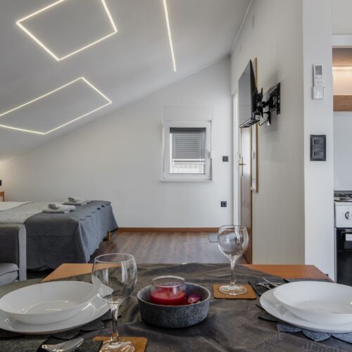 1-Zimmer-Apartment für 3 Personen mit Klimaanlage und Balkon AS-23044-a