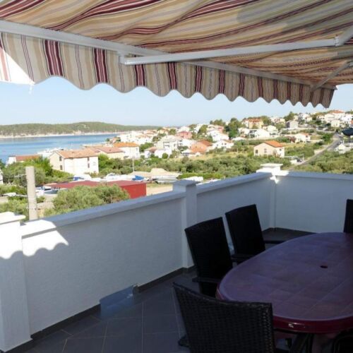 Apartament cu aer condiționat cu vedere spre mare cu 2 camere pentru 6 pers. A-23180-a