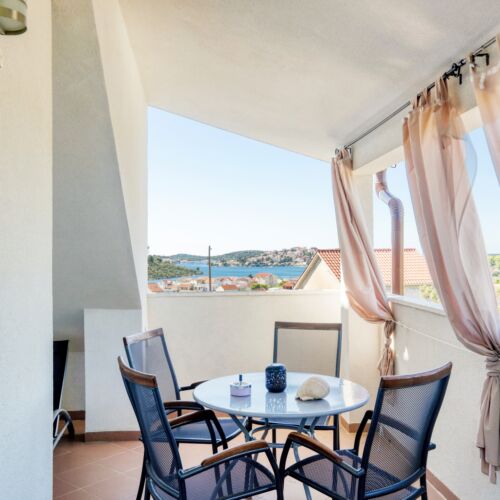 Sea View 2-Room Air Conditioned Apartment for 4 Persons A-23257-b