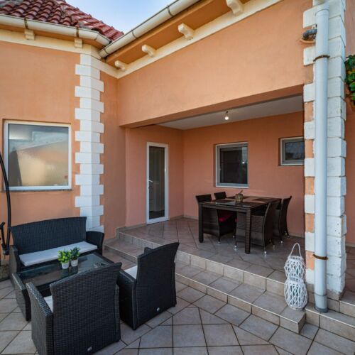 Apartament 4-osobowy z klimatyzacją na piętrze z 2 pomieszczeniami sypialnianymi