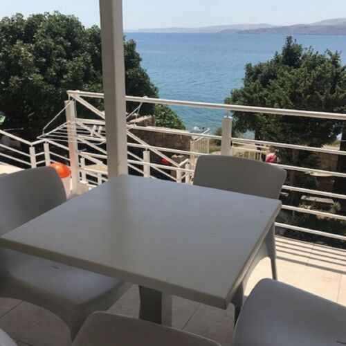 Apartament 4-osobowy z klimatyzacją na parterze z 2 pomieszczeniami sypialnianymi