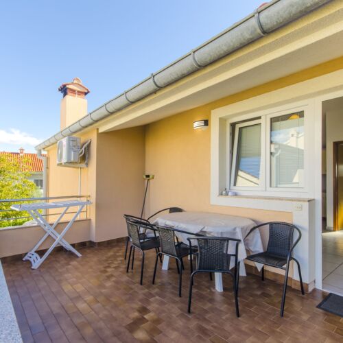 Apartament 6-osobowy z klimatyzacją na piętrze z 3 pomieszczeniami sypialnianymi