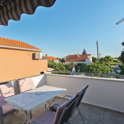 Apartament la etaj cu aer condiționat cu 2 camere pentru 4 pers.