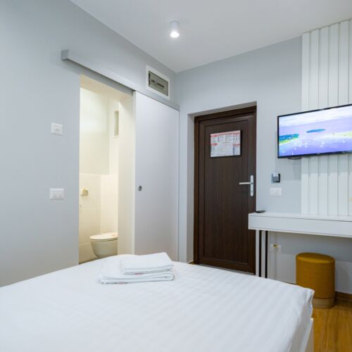 Camera single standard la etaj