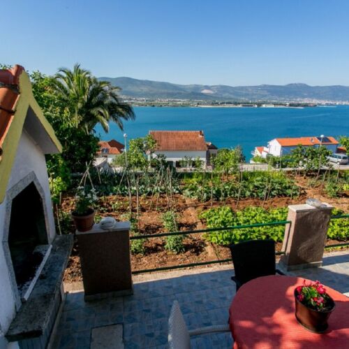 Apartament cu aer condiționat cu vedere spre mare cu 2 camere pentru 4 pers.