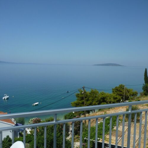 Apartament cu aer condiționat cu vedere spre mare cu 2 camere pentru 4 pers.
