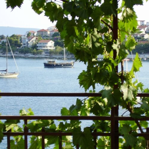 Apartament cu aer condiționat cu vedere spre mare cu 3 camere pentru 5 pers.