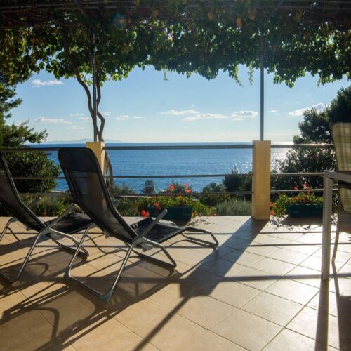 Casă de vacanță la parter cu vedere spre grădină pentru 5 pers. (se inchirieaza doar integral)