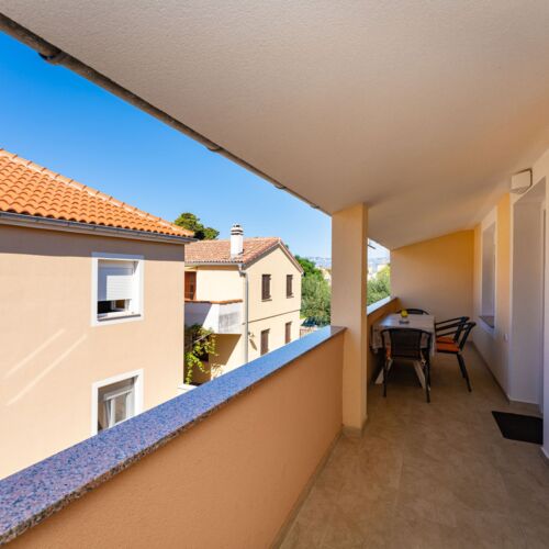 Apartament la etaj cu aer condiționat cu 2 camere pentru 4 pers.