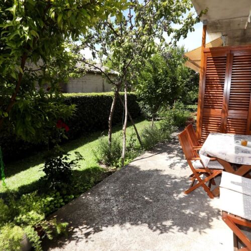 Apartament 4-osobowy z klimatyzacją na parterze z 2 pomieszczeniami sypialnianymi