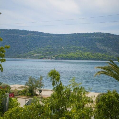 Upstairs 2-Room Air Conditioned Apartment for 4 Persons