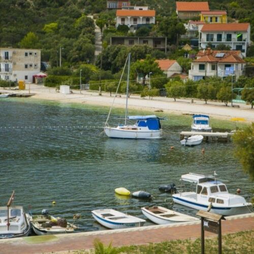 Upstairs 2-Room Air Conditioned Apartment for 4 Persons