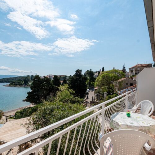 Apartament cu aer condiționat cu vedere spre mare cu 2 camere pentru 3 pers.