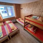 Apartman se sprchou s privátní koupelnou mimo apartmán pro 10 os.