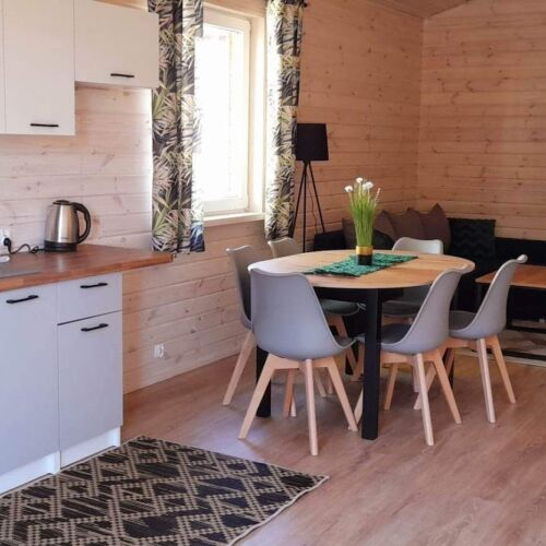 Domek drewniany 6-osobowy z klimatyzacją z tarasem