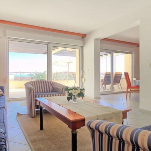 Apartament 6-osobowy na piętrze częściowo z widokiem na jezioro z 3 pomieszczeniami sypialnianymi