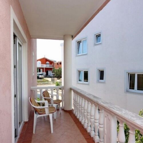 Apartament 4-osobowy z klimatyzacją z widokiem na morze z 3 pomieszczeniami sypialnianymi