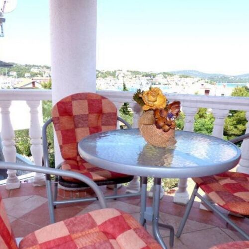 Apartament 4-osobowy z klimatyzacją z widokiem na morze z 3 pomieszczeniami sypialnianymi