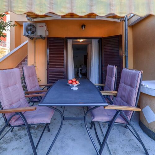 Apartament 4-osobowy z klimatyzacją na parterze z 2 pomieszczeniami sypialnianymi