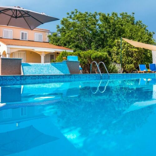 Ground Floor Air Conditioned Holiday Home for 10 Persons