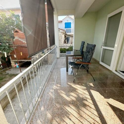 Apartament la parter cu aer condiționat cu 1 camera pentru 2 pers.