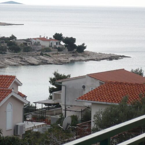 Apartament la etaj cu aer condiționat cu 3 camere pentru 5 pers. (se poate solicita pat suplimentar)