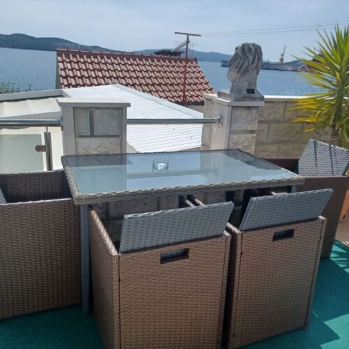 Upstairs 2-Room Air Conditioned Apartment for 4 Persons