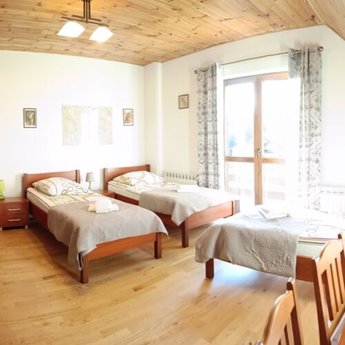 Upstairs 2-Room Apartment for 5 Persons