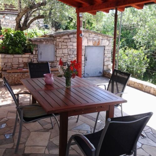 Apartament la parter cu aer condiționat cu 2 camere pentru 4 pers.