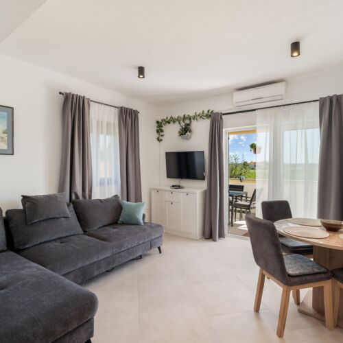 Apartament la etaj cu aer condiționat cu 2 camere pentru 4 pers.