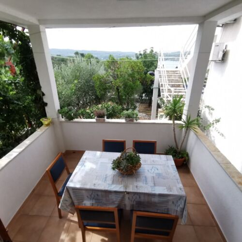 Apartament cu aer condiționat cu vedere spre mare cu 3 camere pentru 6 pers.