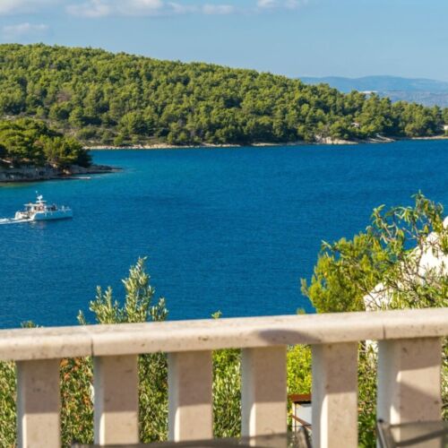 Apartament cu aer condiționat cu vedere spre mare cu 2 camere pentru 4 pers.