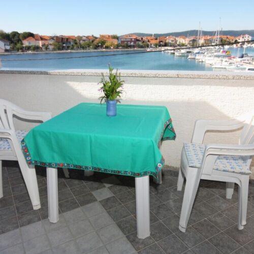 Apartament 4-osobowy na piętrze z widokiem na morze z 2 pomieszczeniami sypialnianymi