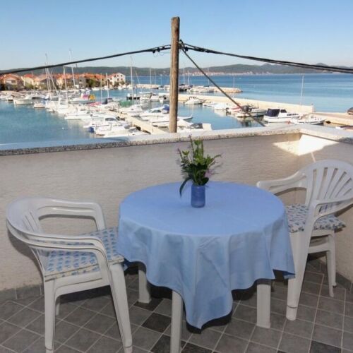 Apartament 5-osobowy na piętrze z widokiem na morze z 2 pomieszczeniami sypialnianymi