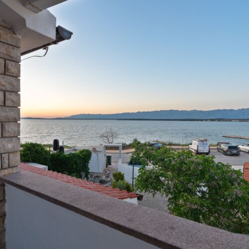 Apartament cu aer condiționat cu vedere spre mare cu 3 camere pentru 6 pers.