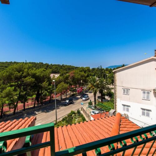 Apartament la etaj cu aer condiționat cu 2 camere pentru 4 pers.