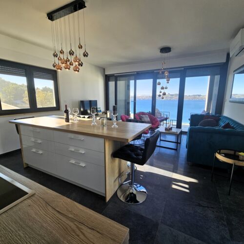 Sea View Lux 2-Room Apartment for 4 Persons