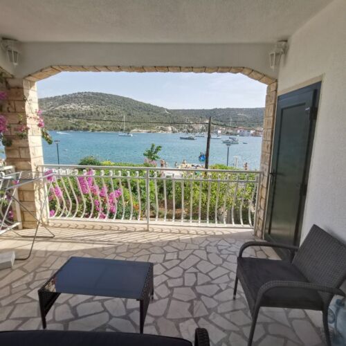 Upstairs 3-Room Air Conditioned Apartment for 5 Persons