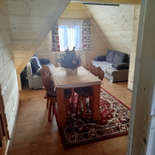 Apartament 5-osobowy na poddaszu z widokiem na góry z 2 pomieszczeniami sypialnianymi