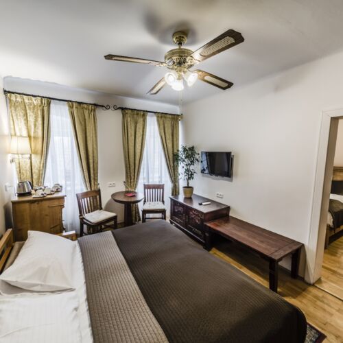 Pokoj s koupelnou s klimatizací pro 4 os.