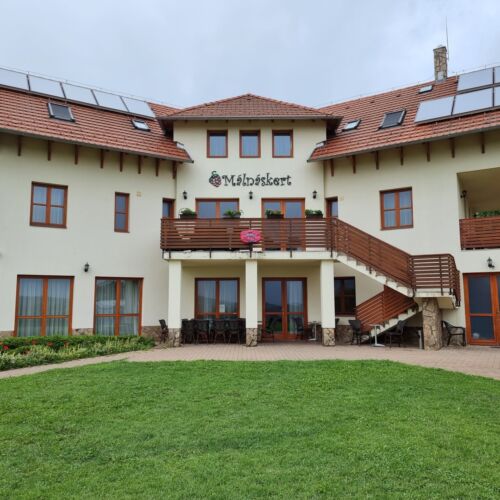 Panoramic Whole House Holiday Home for 21 Persons