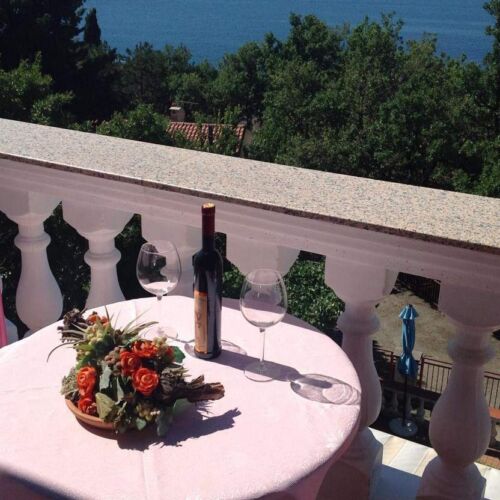 Apartament cu vedere spre mare b cu 1 camera pentru 2 pers. (se poate solicita pat suplimentar)